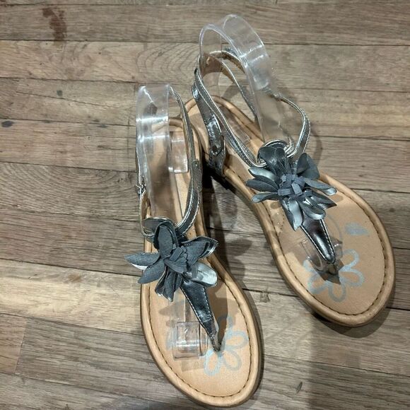 Cherokee sandals silver straps flower size 6 - Picture 1 of 9